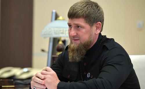 Кадыров по случаю Дня народного единства подарил силовикам из ЧР люксовые машины