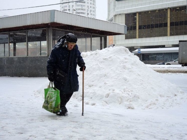 "Оранжевый" уровень погодной опасности в Москве продлен из-за мороза