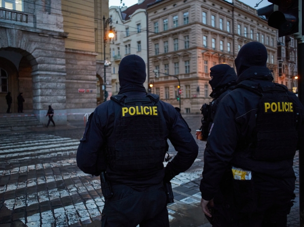 Шокирующие подробности бойни в Праге: стрелок прятался под украинским флагом