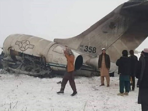 СМИ: из разбившегося в Афганистане самолета с россиянами украли более $1 млн