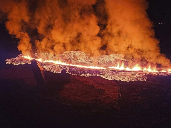 Извержение вулкана в Исландии удивило ученых: «Жизни людей в опасности»