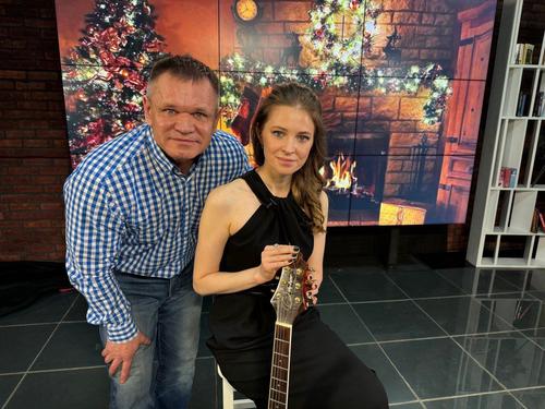 Наталья Поклонская исполнила новогоднюю песню