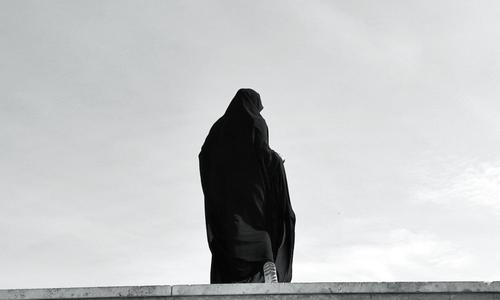 В Иране женщину наказали 74-ью ударами плетью и штрафом за отказ надеть хиджаб 