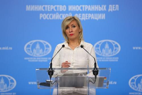 Захарова посмеялась над фразой Зеленского, что РФ не выживет в борьбе с Украиной