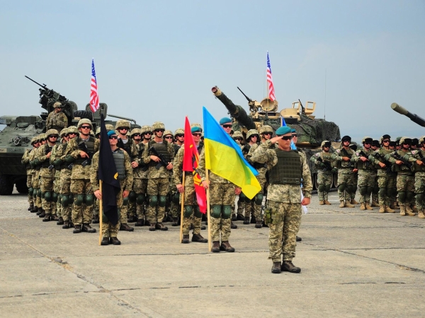 СМИ: Запад в панике обсуждает ввод своих войск на Украину
