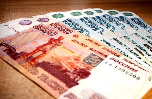 Аналитики ЦБ ожидают в ближайшее время продолжения роста зарплат в России