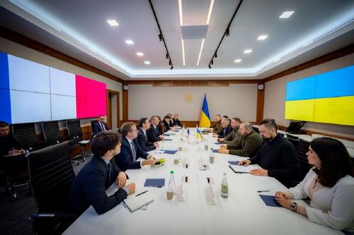 Киев подпишет с Францией соглашение о гарантиях в сфере безопасности