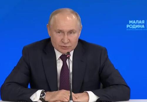 Путин заявил о повышении окладов медиков до 50% с 1 апреля