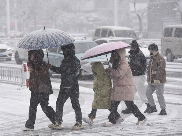 Снежные бури вызвали проблемы для миллионов людей на Китайский Новый год