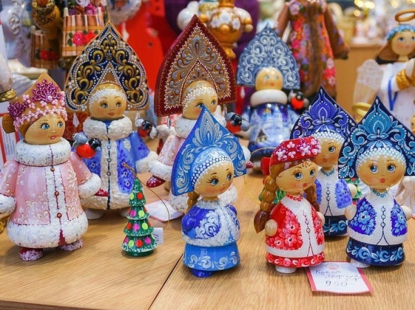 В сменившей порноактрису на рисунке Снегурочки в российском селе заподозрили украинку