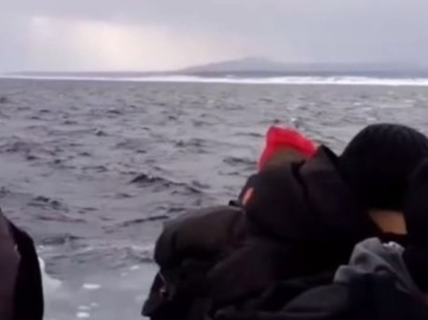 В соцсетях появилось видео рыбаков с отколовшейся льдины