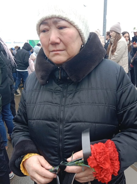 «Быть здесь — мой долг»: москвичи прощаются с жертвами теракта в «Крокус Сити»