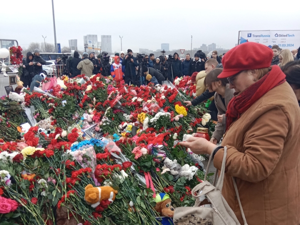 «Быть здесь — мой долг»: москвичи прощаются с жертвами теракта в «Крокус Сити»