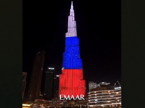 Самое высокое здание в мире подсветили цветами российского флага