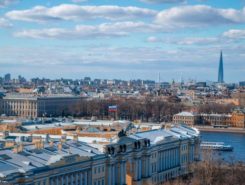 Шесть человек обратились к медикам после падения дрона в Петербурге
